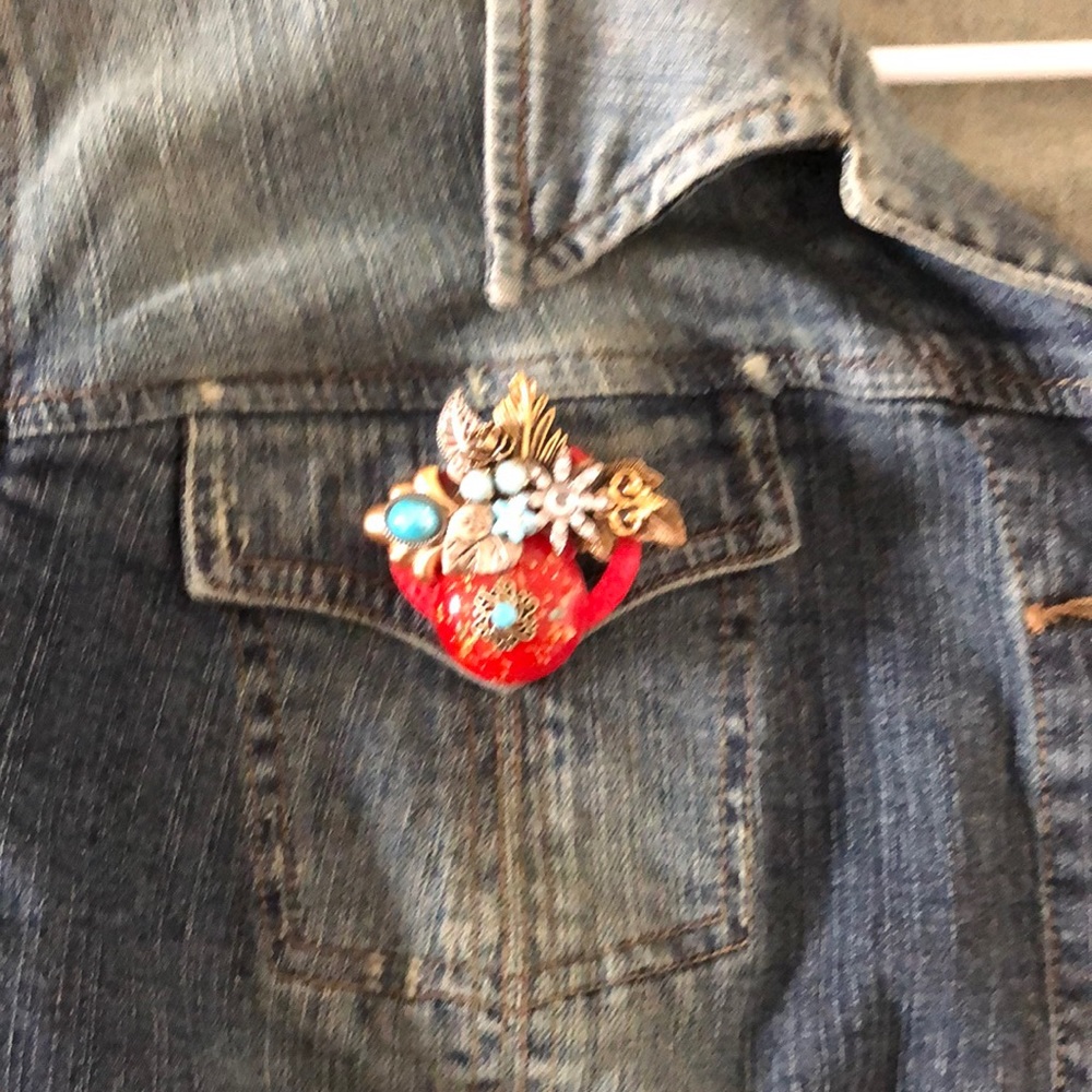 Funky Brooch - Picture 2 of 4